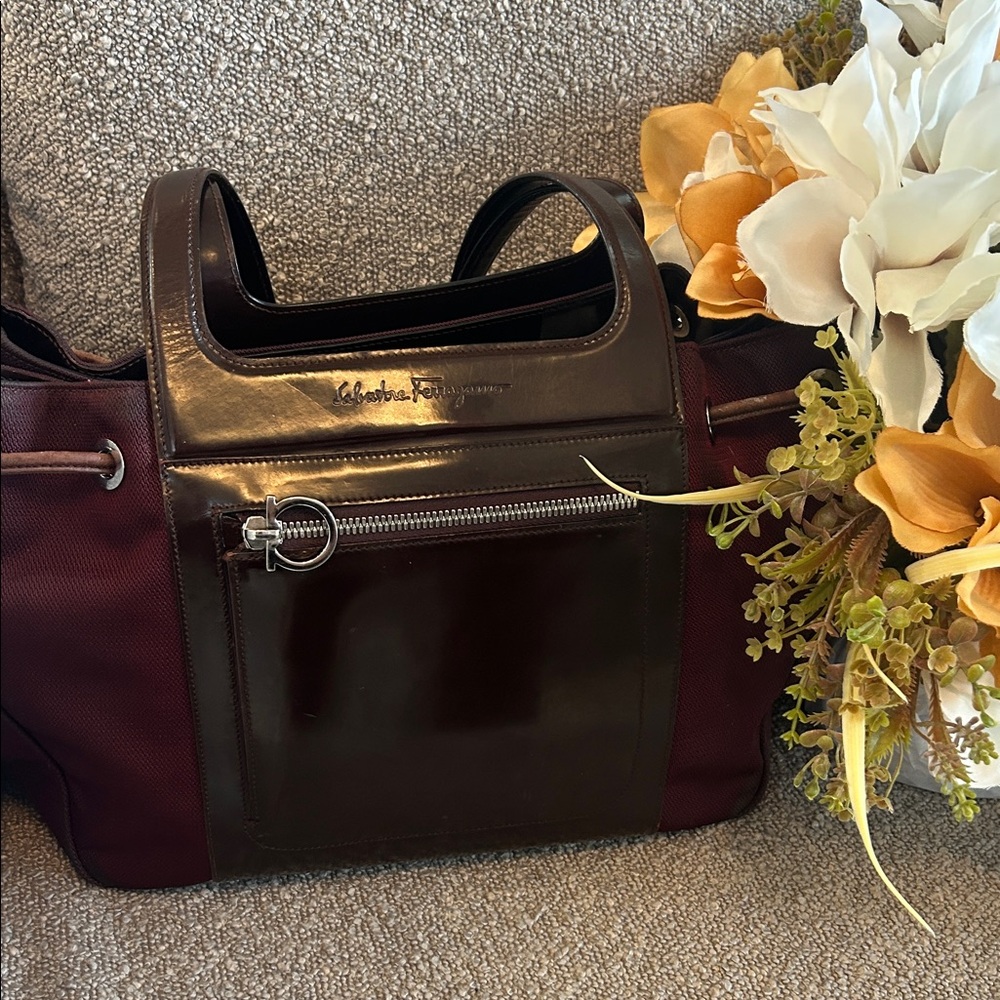 Salvatore Ferragamo Women’s Burgundy Vintage Tote Handbag with EUC comes w/COA - Picture 6 of 14